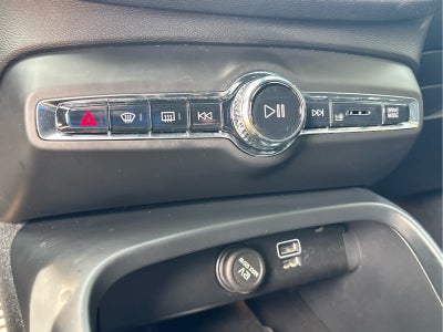 2022 Volvo XC40 R-Design
