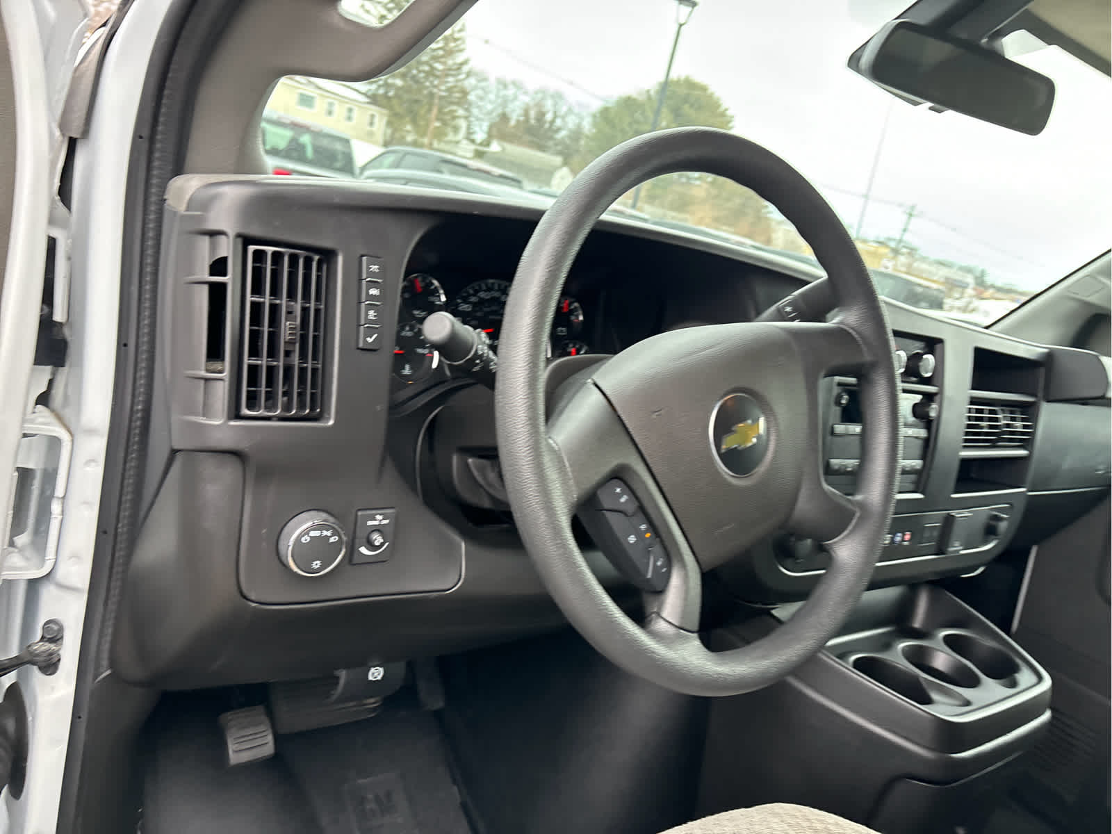 2025 Chevrolet Express Passenger 1LT