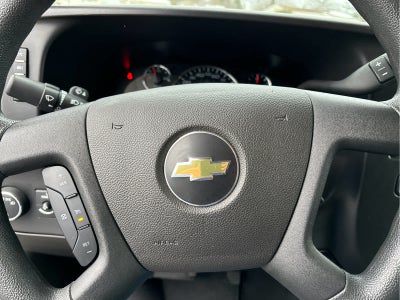 2025 Chevrolet Express Passenger 1LT