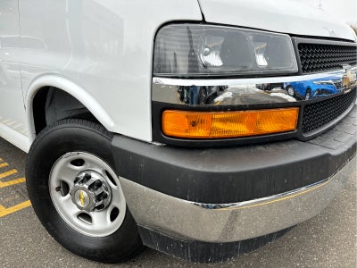 2025 Chevrolet Express Passenger 1LT