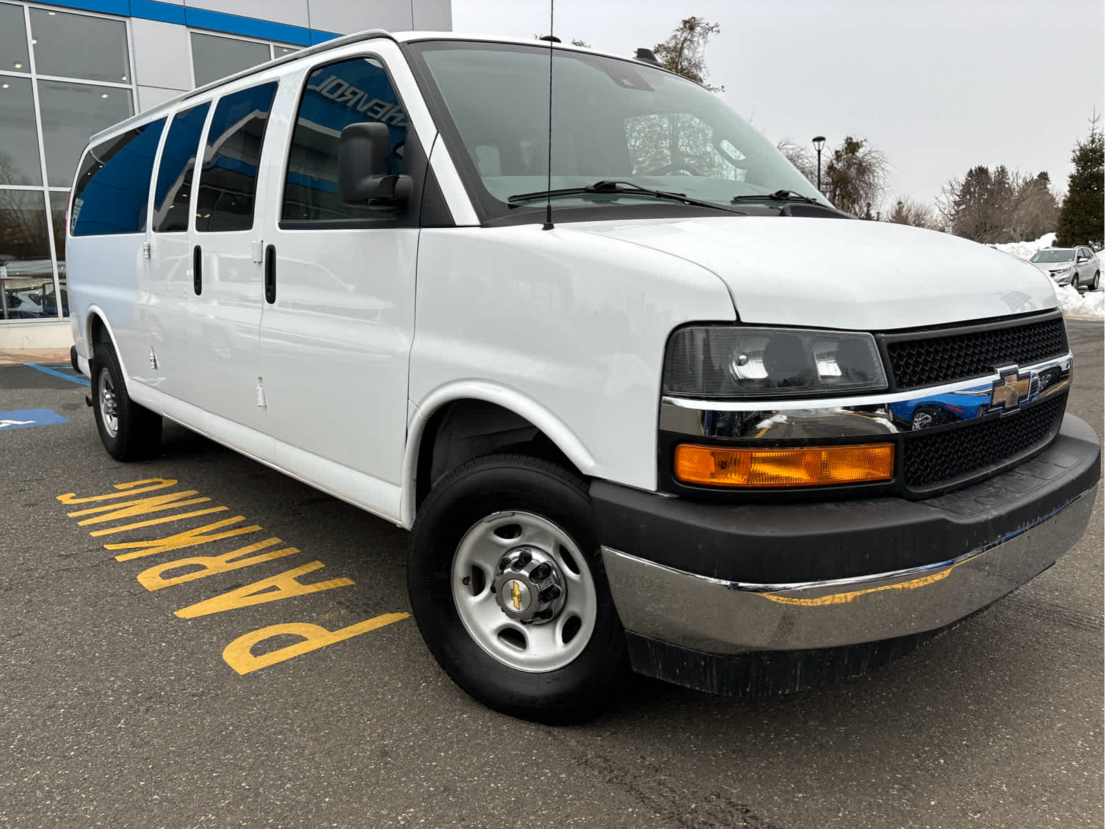 2025 Chevrolet Express Passenger 1LT