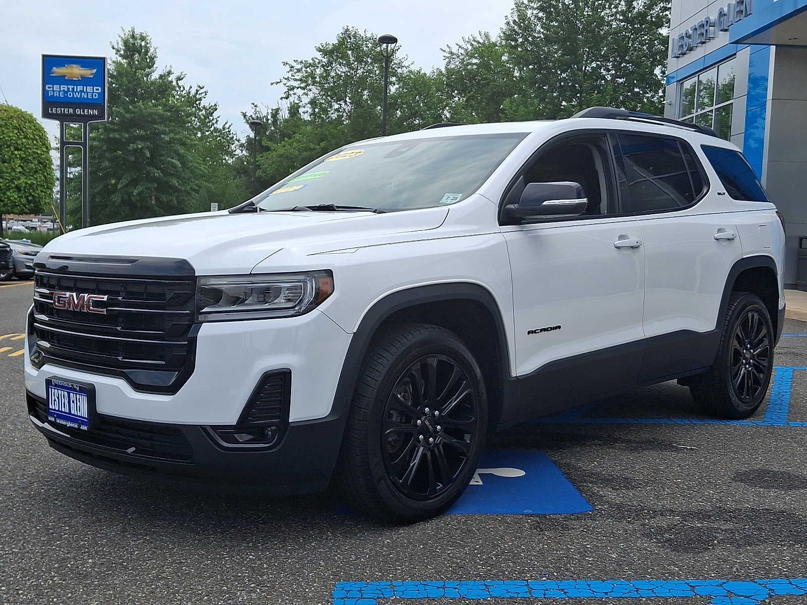 2023 GMC Acadia SLT