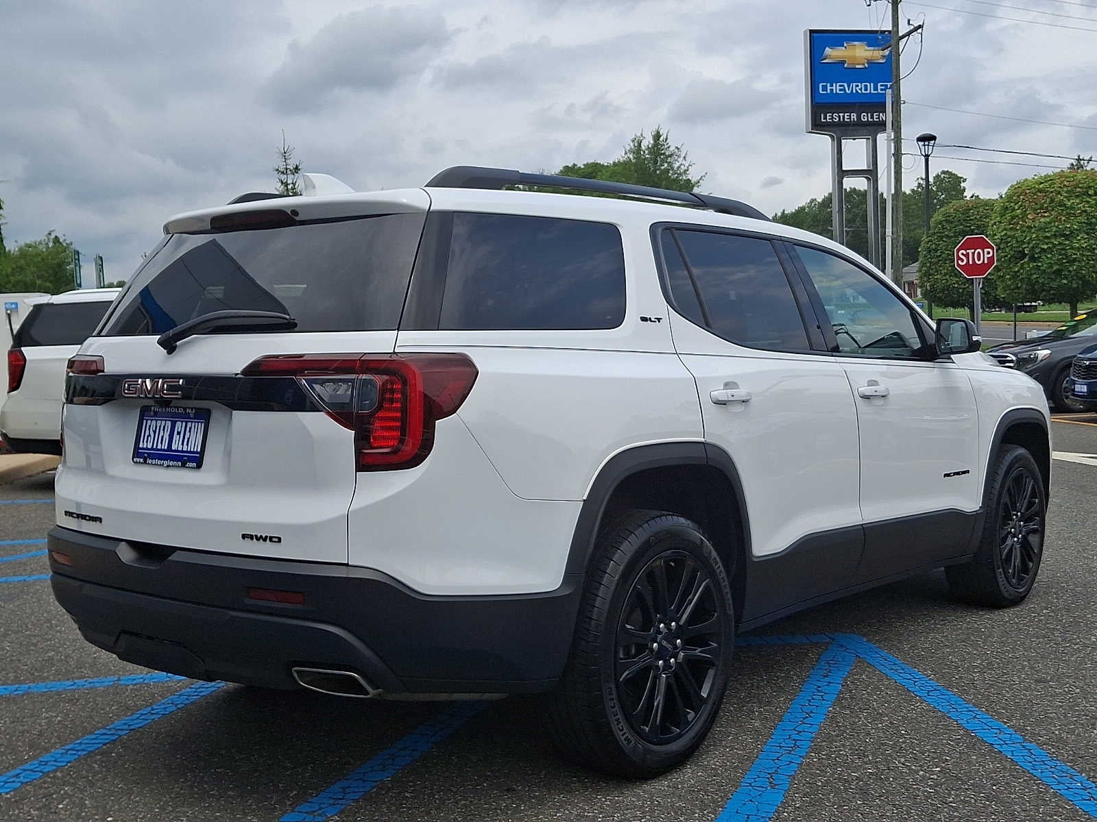 2023 GMC Acadia SLT