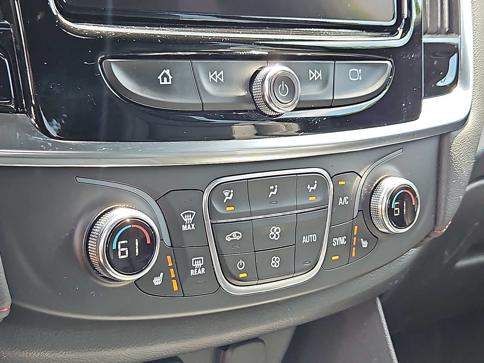 2023 Chevrolet Traverse RS