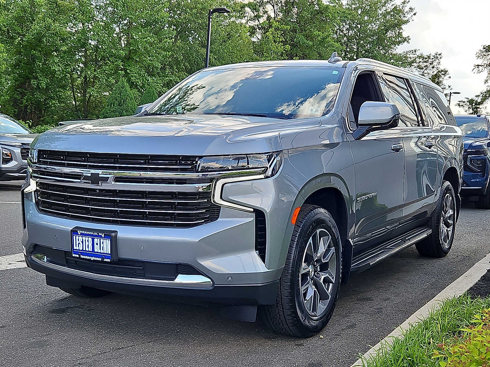 2023 Chevrolet Suburban LT