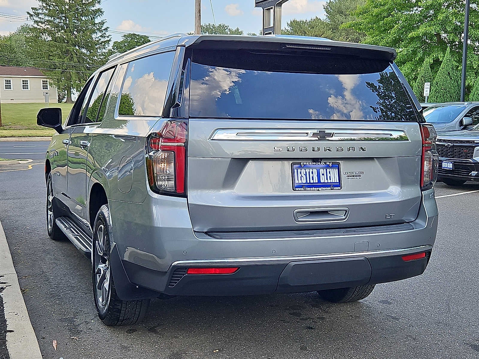 2023 Chevrolet Suburban LT