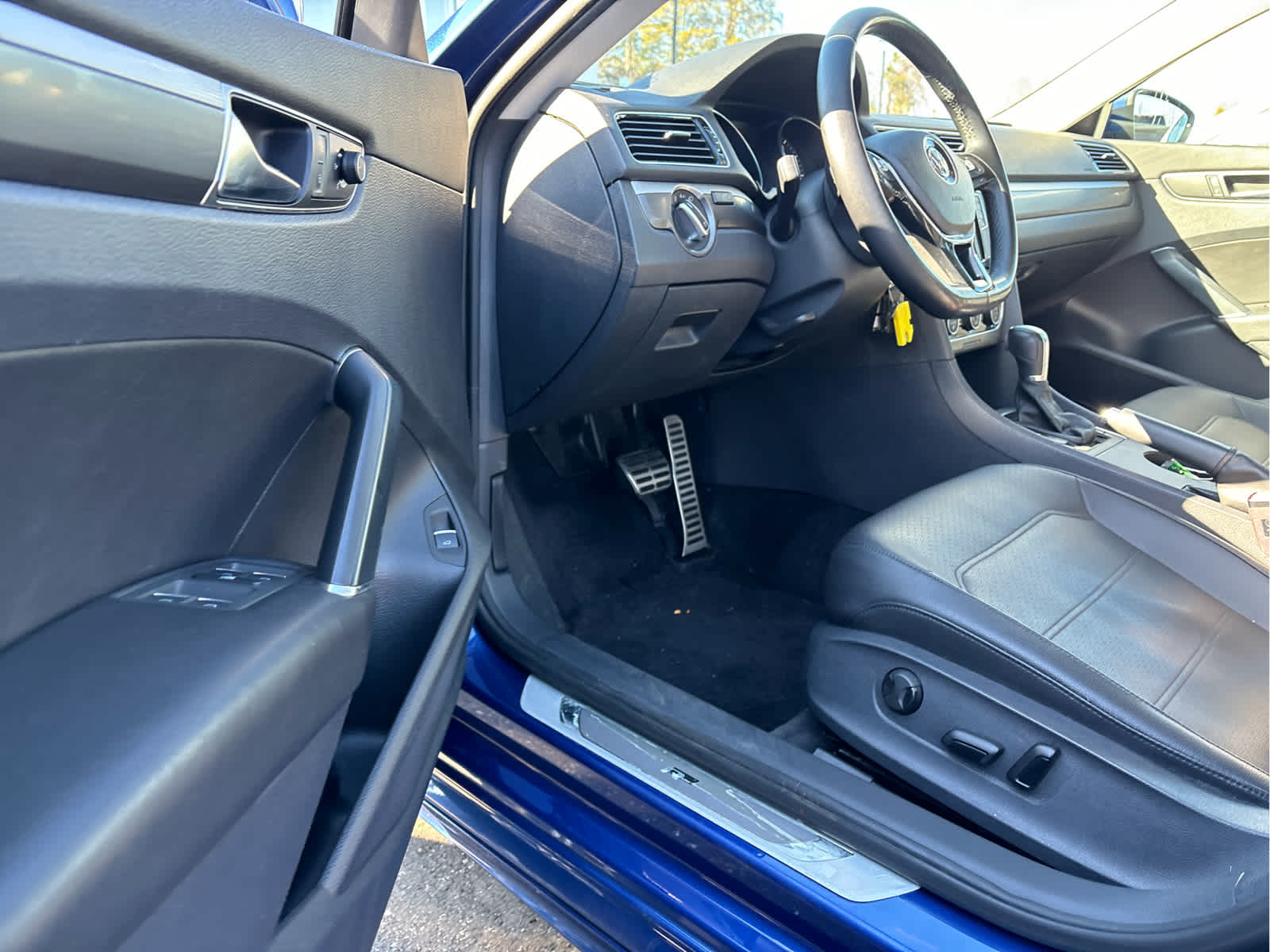 2017 Volkswagen Passat R-Line w/Comfort Pkg