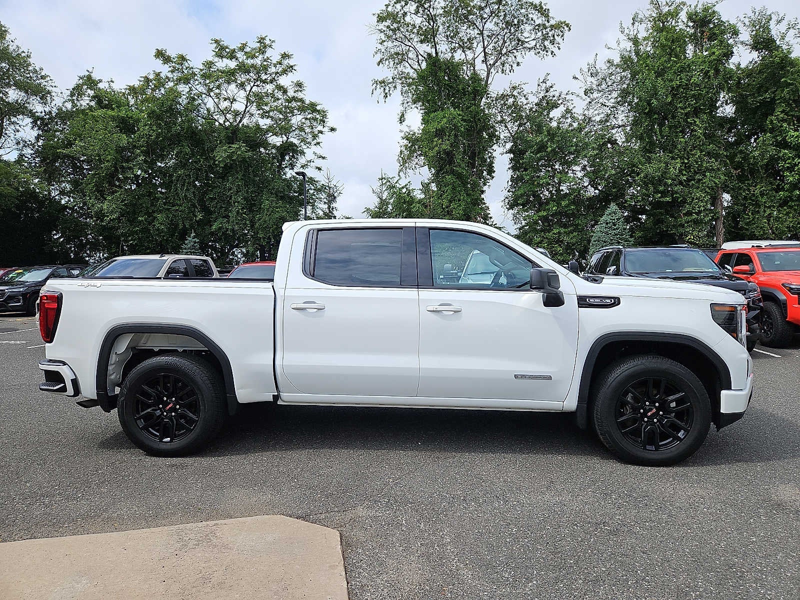 2023 GMC Sierra 1500 Elevation