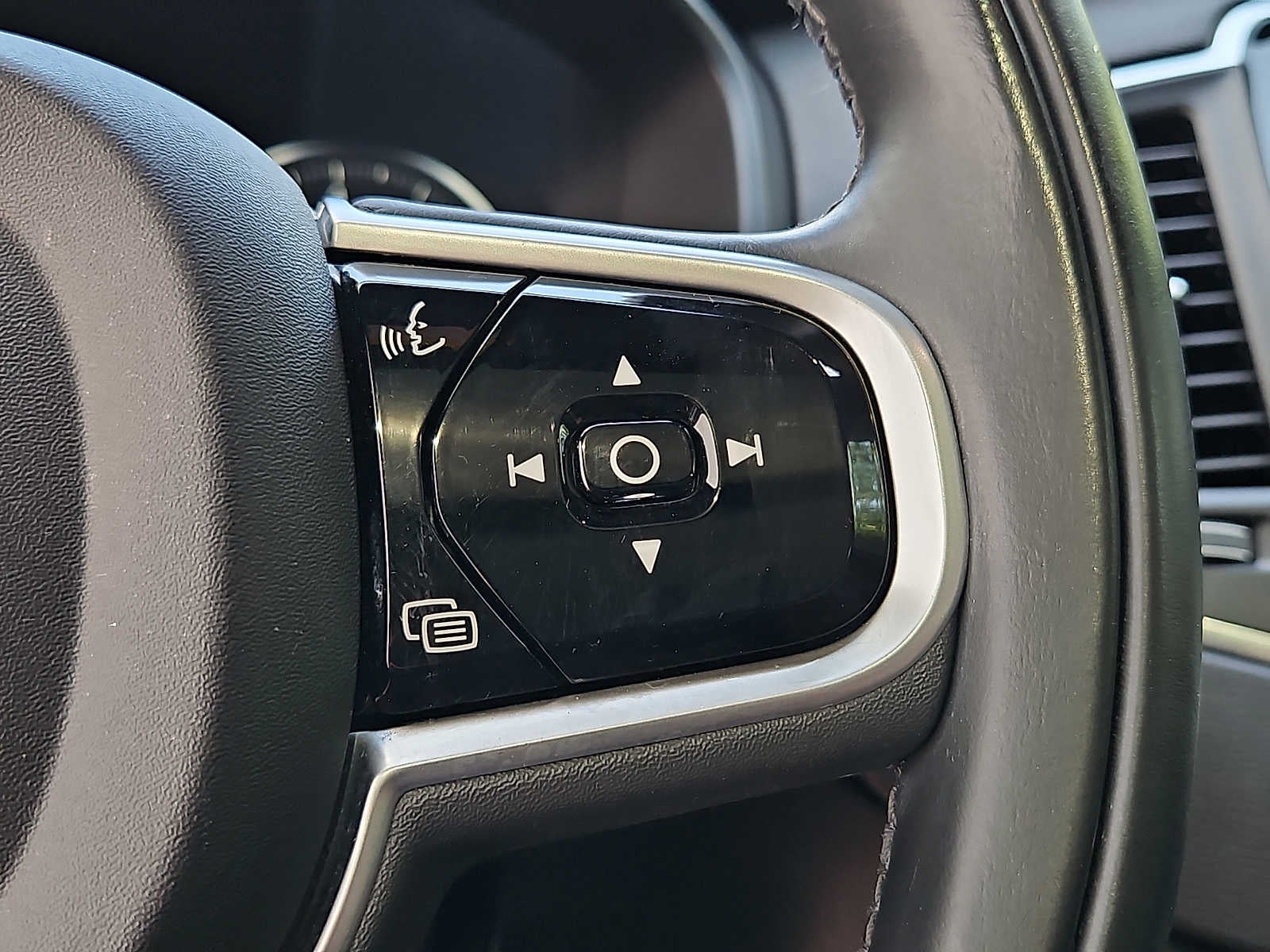 2019 Volvo XC90 T6 Momentum