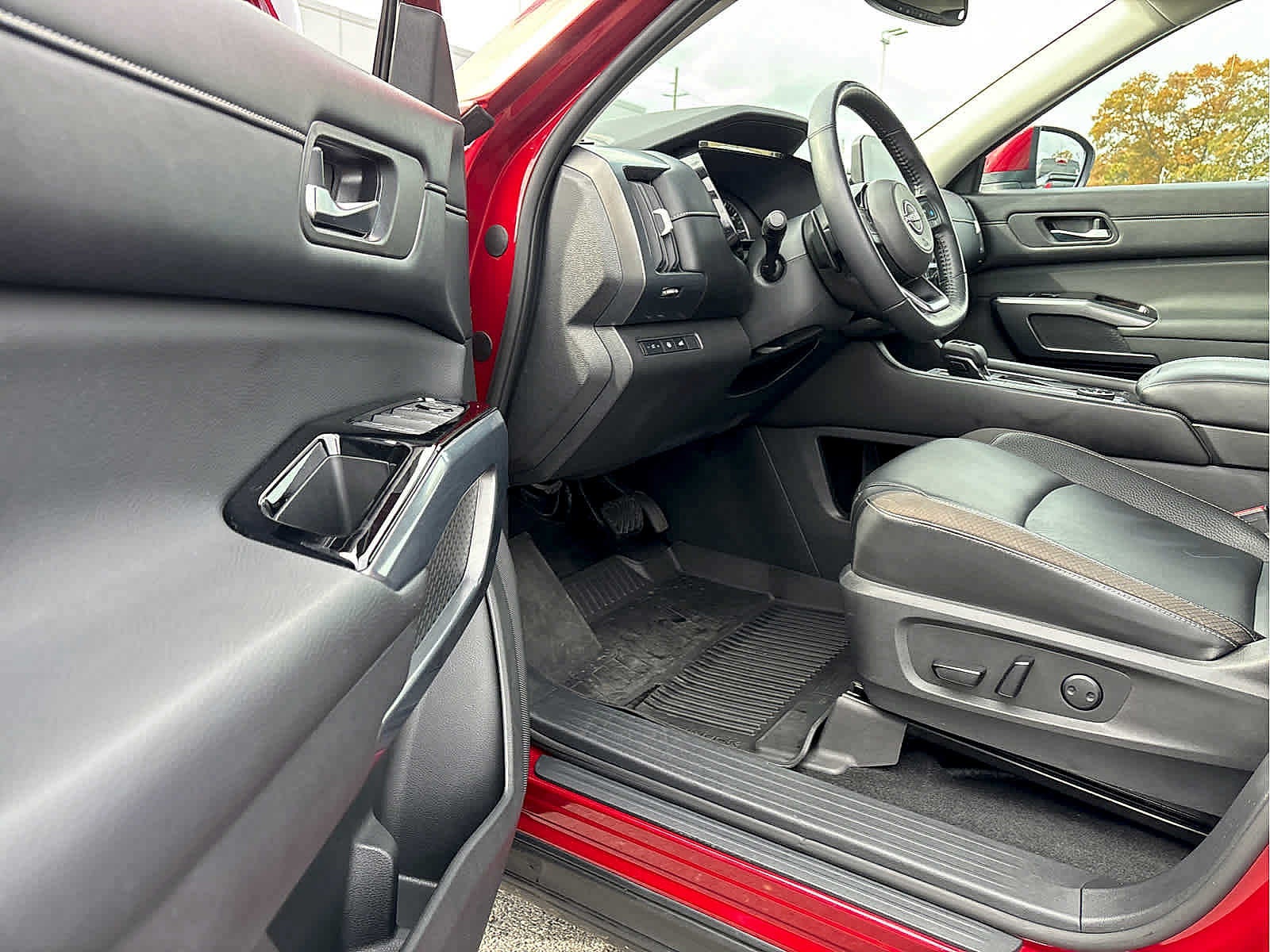 2022 Nissan Pathfinder SL