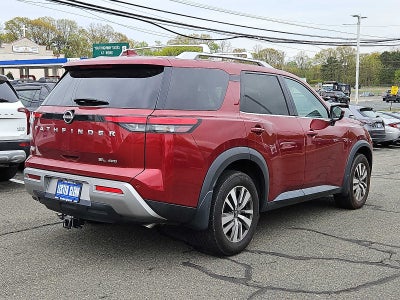 2022 Nissan Pathfinder SL