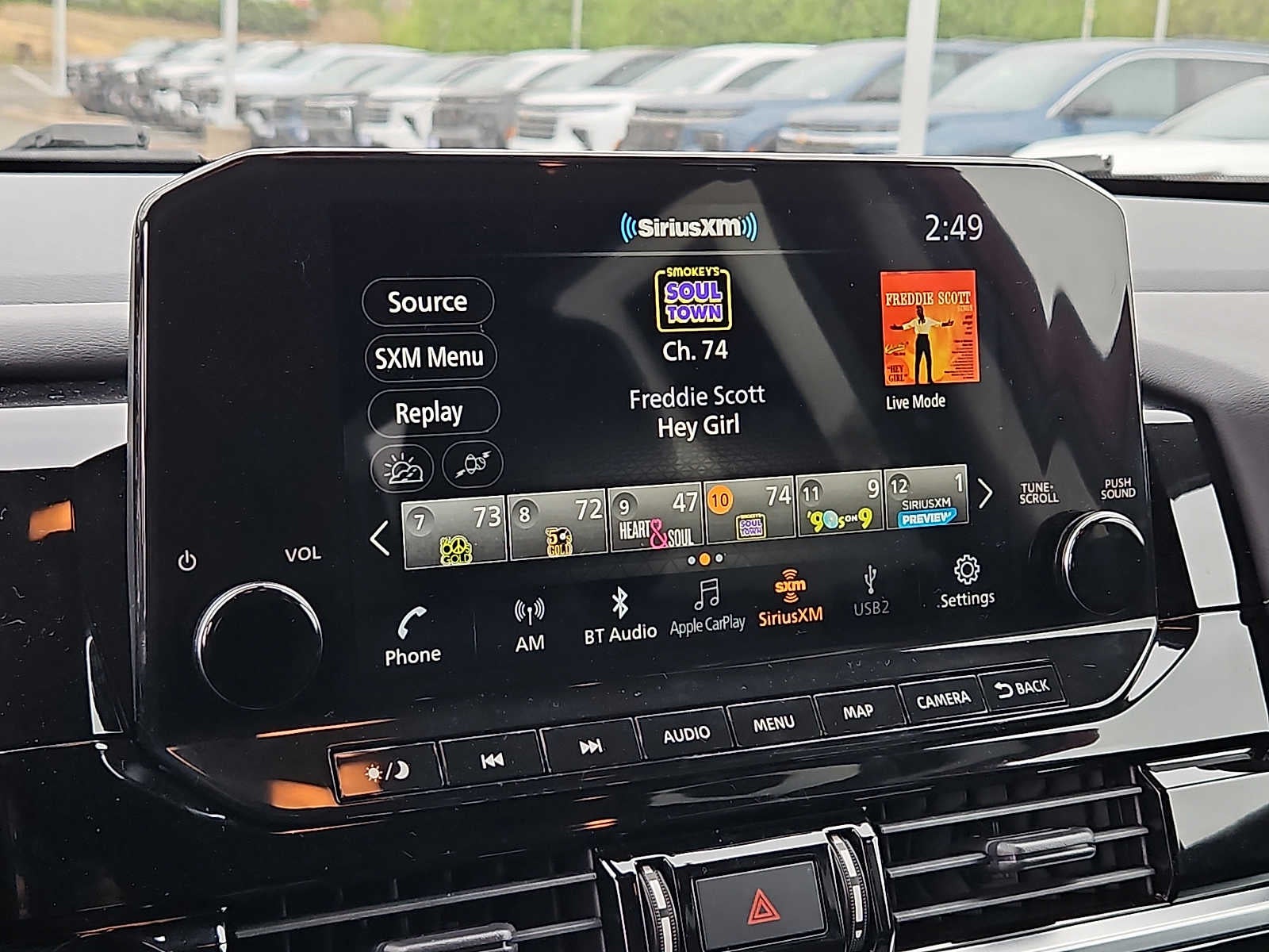 2022 Nissan Pathfinder SL