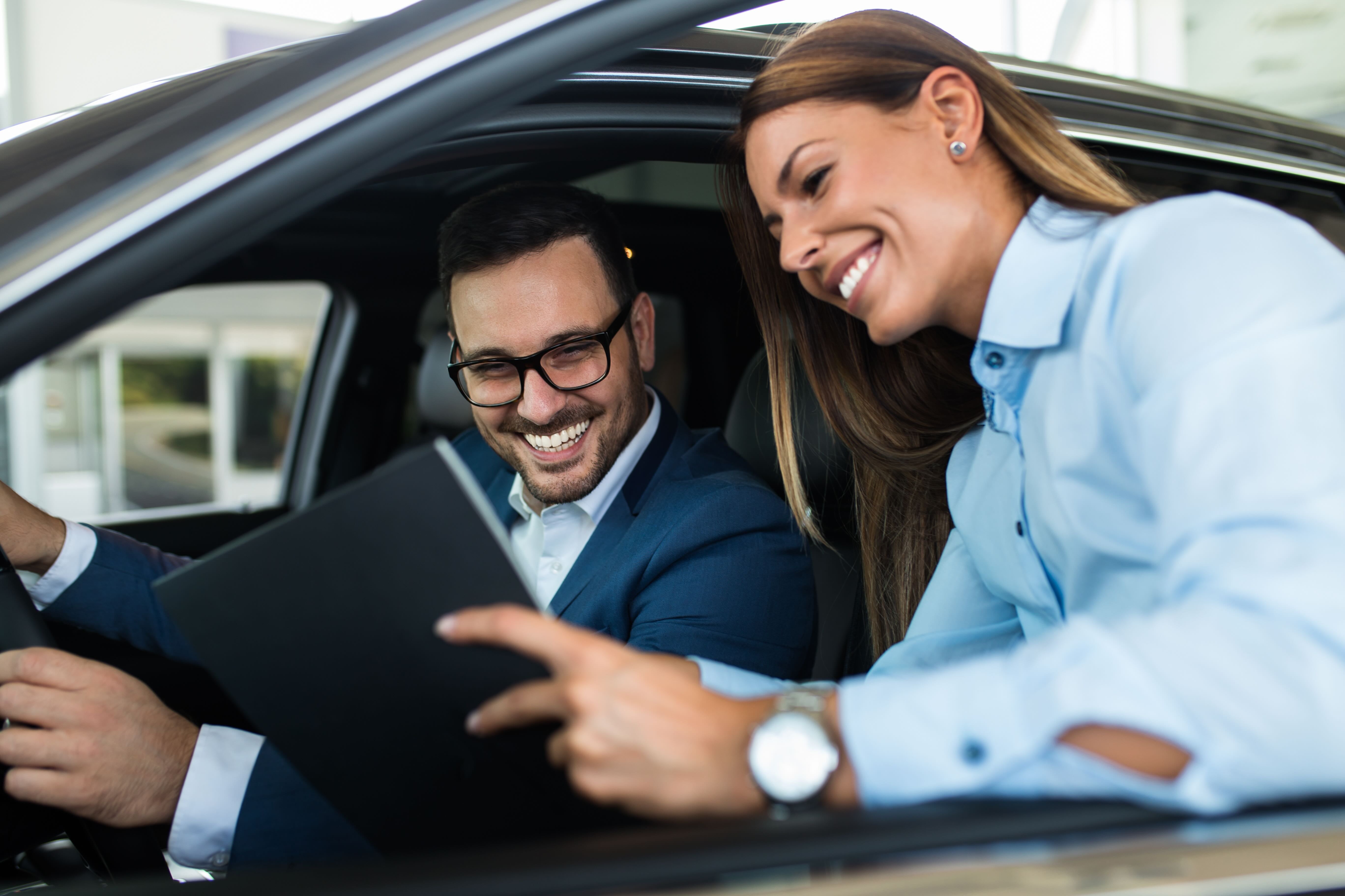 Lester Glenn Chevrolet Freehold dealership sales representative speaking to customer